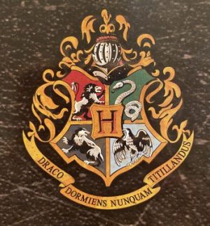 ホグワーツ魔法魔術学校の紋章。