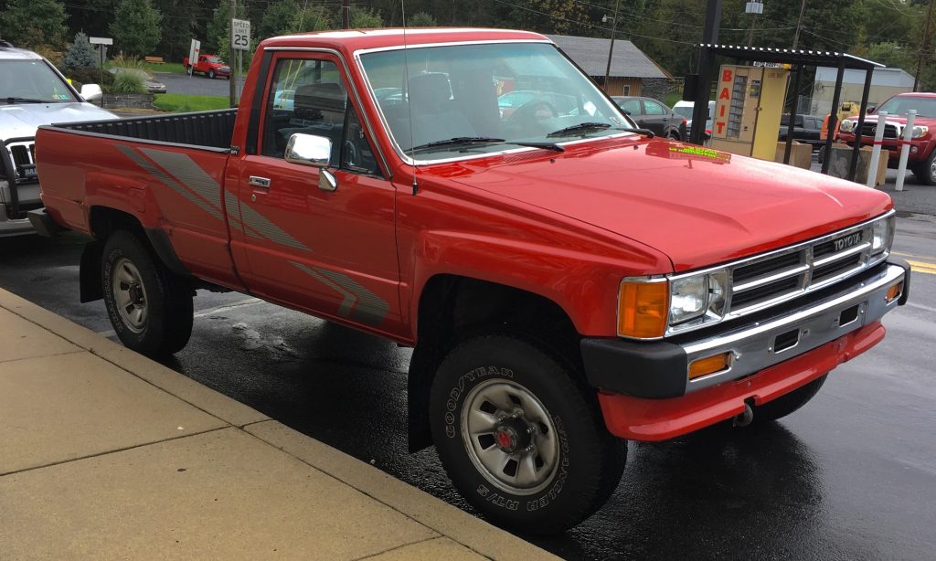 トヨタの車。Toyota Pickup 4×4